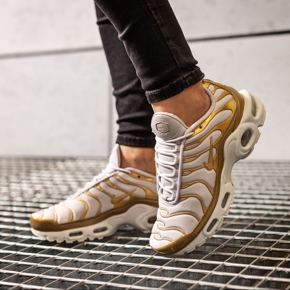 Nike Shoes - NEW Nike Air Max Plus Gold